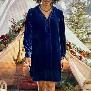 Elegant Sundance Hendrix Velvet Dress in Parisnight color
